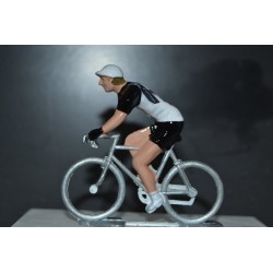 Qhubeka Burberry 2021 - cycling figurine