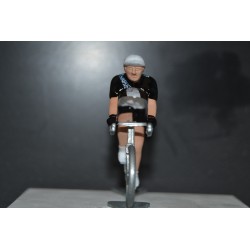Qhubeka Burberry 2021 - cycling figurine