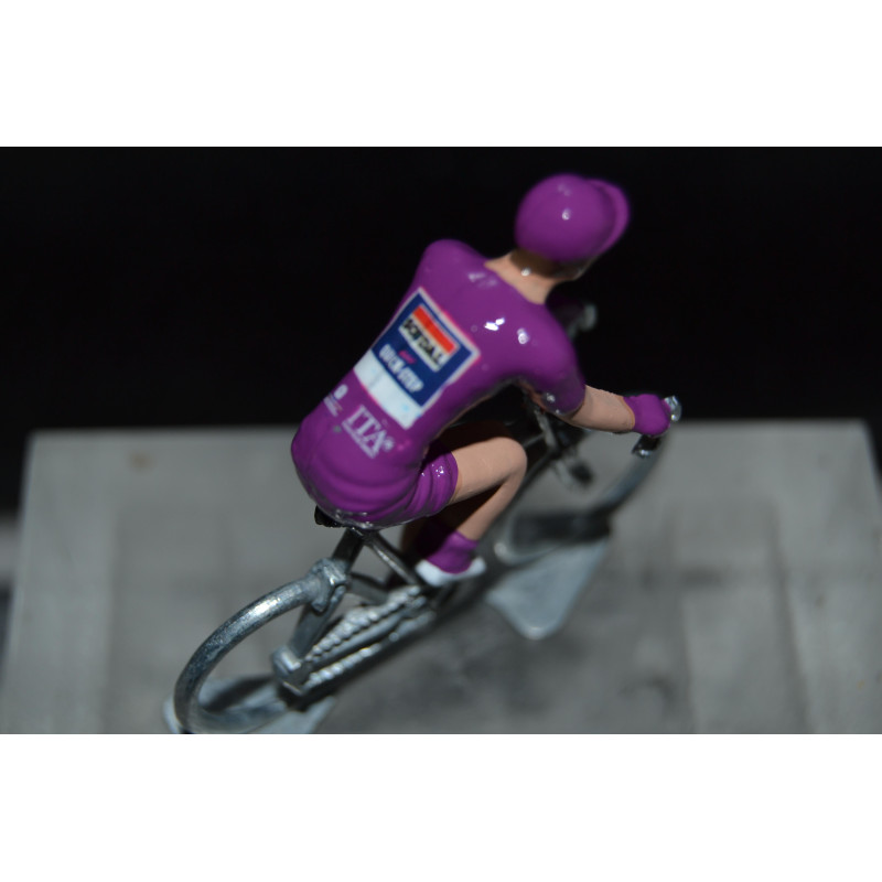 Paul Magnier Giro 2026 Cyclamen Jersey - cycling figurine