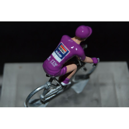 Paul Magnier Giro 2026 Cyclamen Jersey - cycling figurine