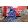 Grand cycliste bleu brillant monochrome – Sculpture décorative