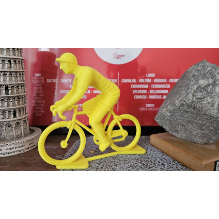 Grand cycliste jaune monochrome – Sculpture décorative