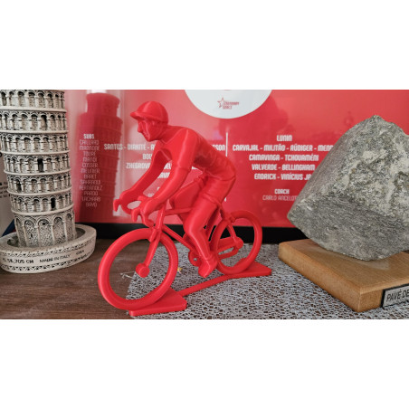 Grand cycliste rouge monochrome – Sculpture décorative