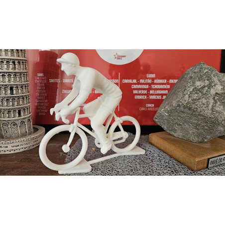 Grand cycliste blanc monochrome – Sculpture décorative